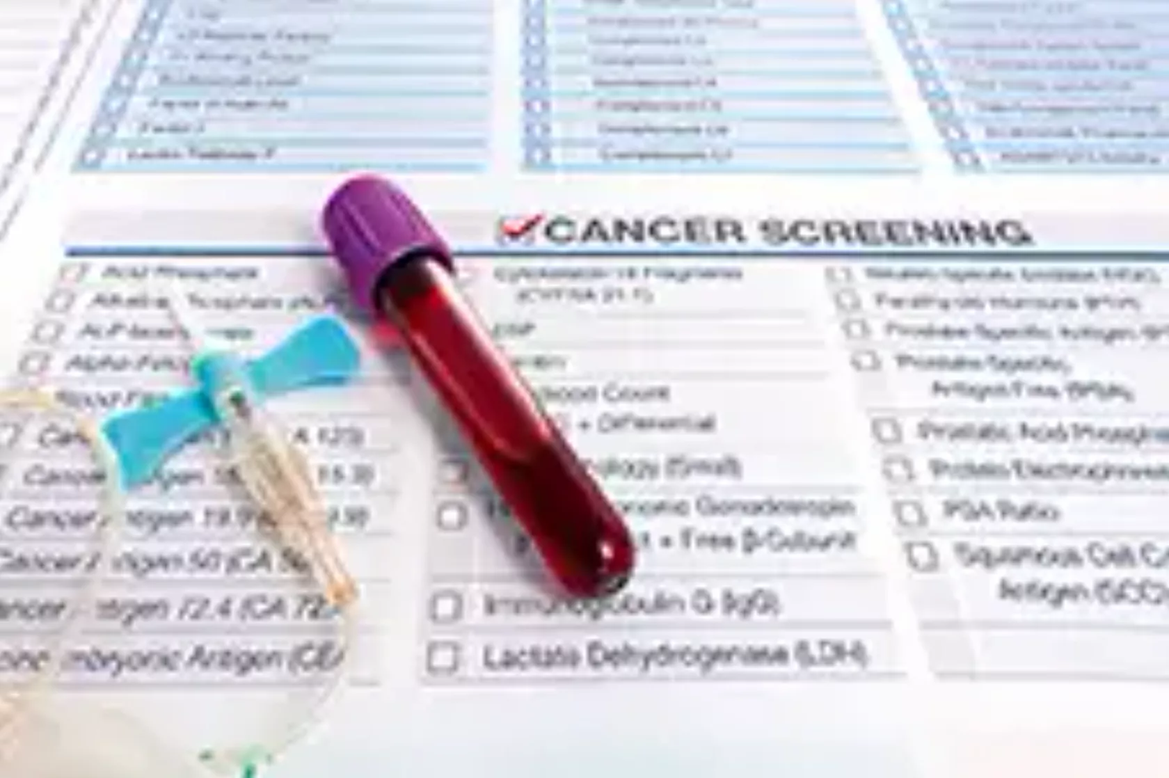 Blutprobe und Nadel für Zugang auf Laborauftrag für Screening.